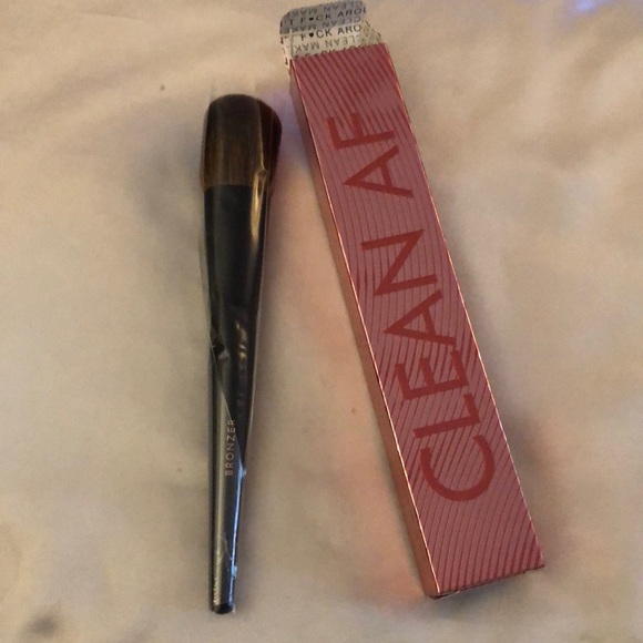 Lawless Summer Skin Bronzer Brush Vegan & Cruelty Free Full Size NIB - Picture 7 of 13